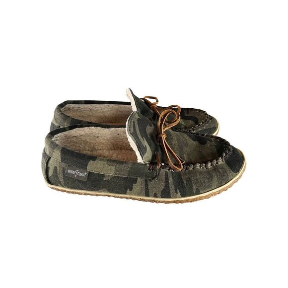 Minnetonka Moccasin Slippers Camo Print Faux Fur Lined Mens Size 11M - Picture 1 of 8